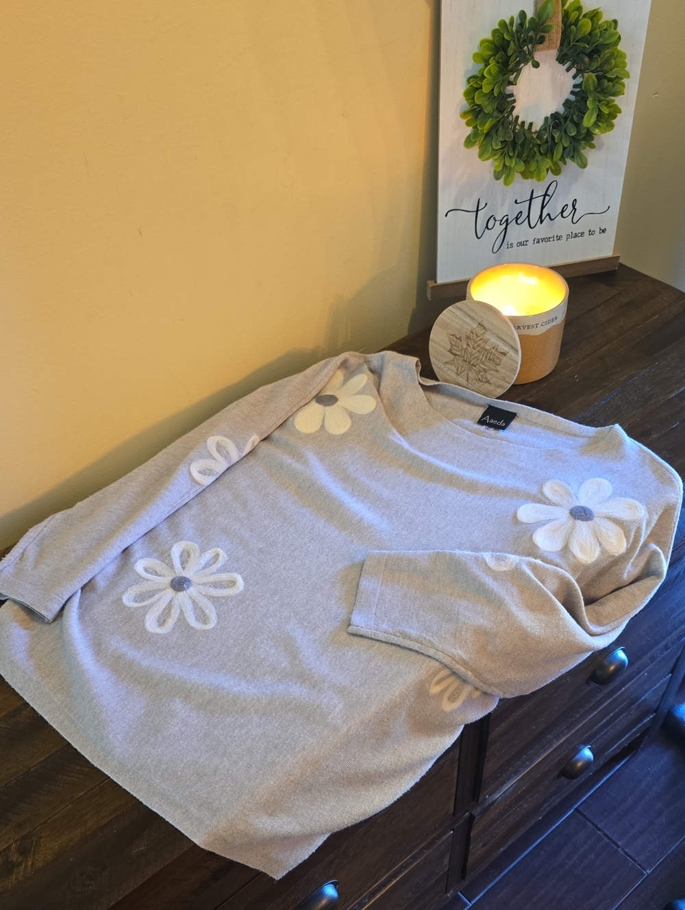 Light Gray Floral Appliqué Women's Sweater